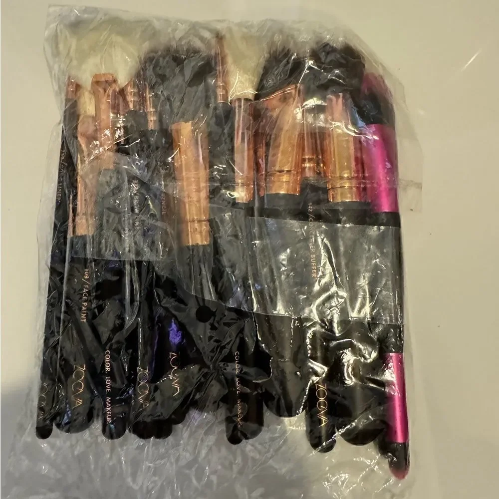 Mixed make-up brushes #16